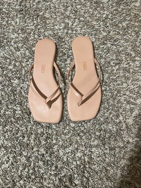 TKEES Blush Square-Toe Leather Thong Sandals